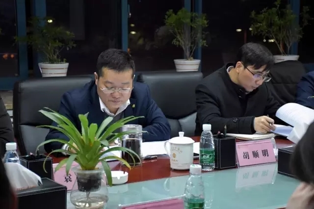 金開集團黨委召開2016年度領(lǐng)導(dǎo)班子民主生活會