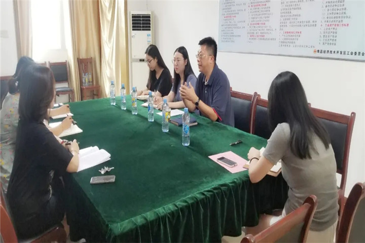 集團副總經理、工會主席袁扣華帶隊前往區工會拜訪交流