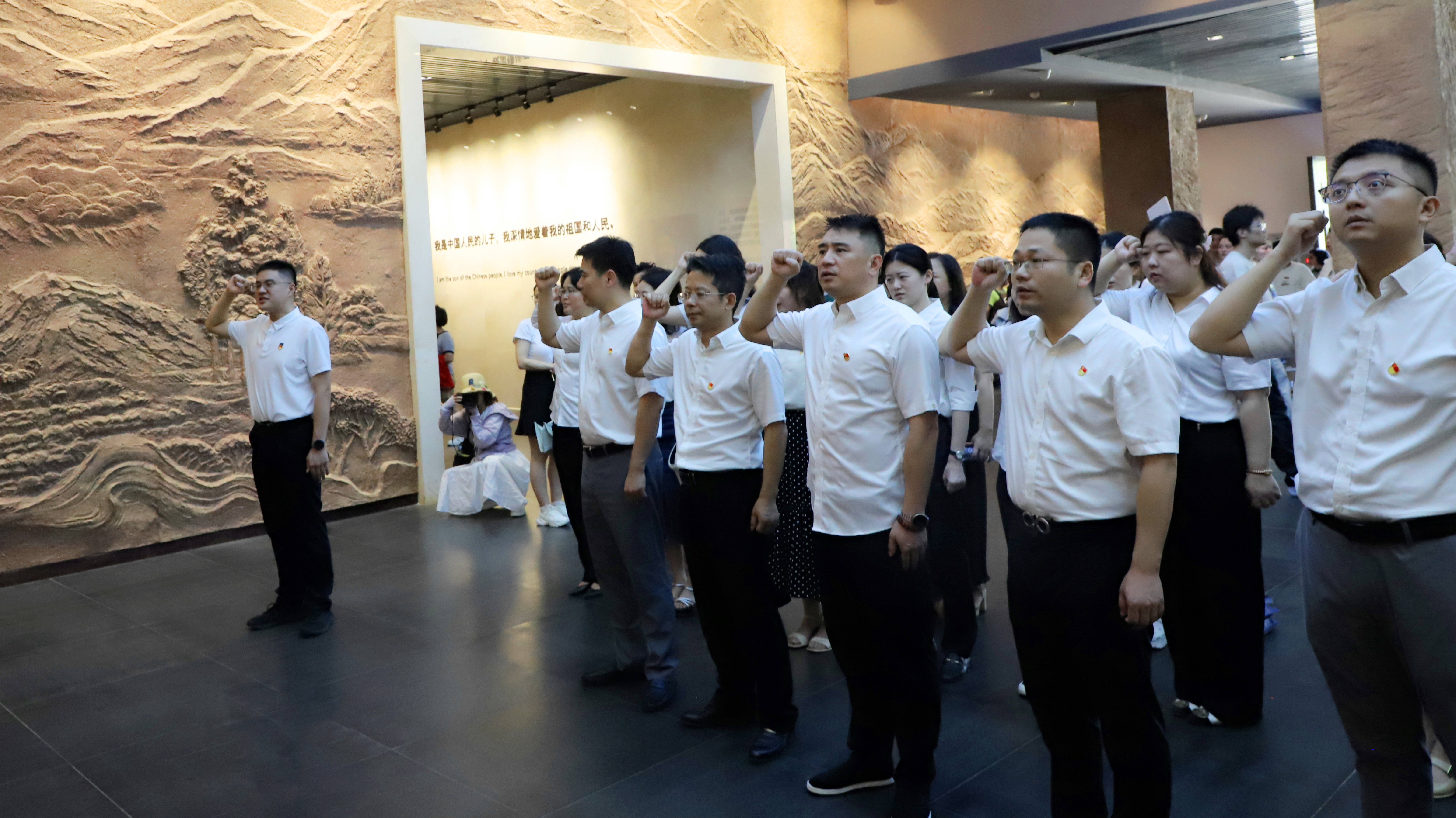 重走小平小道 凝聚奮進力量