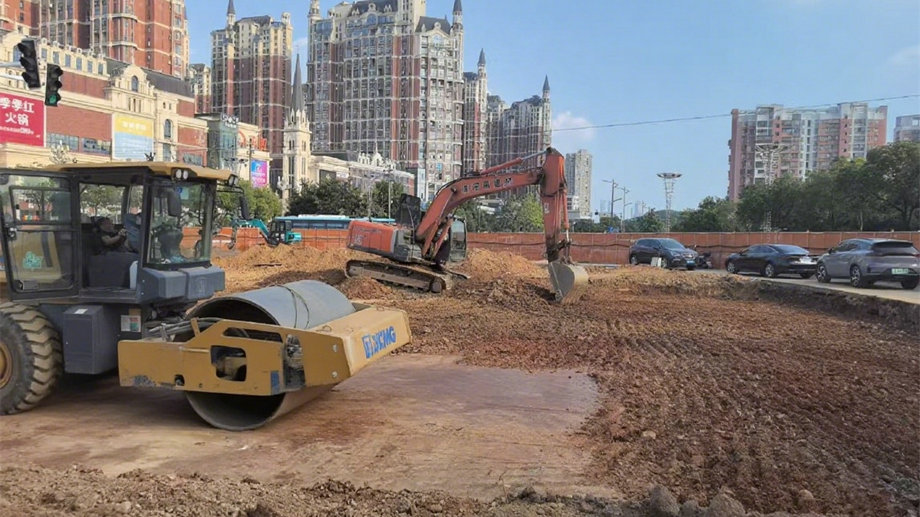 桂苑大道 “圓盤變十字”道路提升改造項目穩(wěn)步推進中