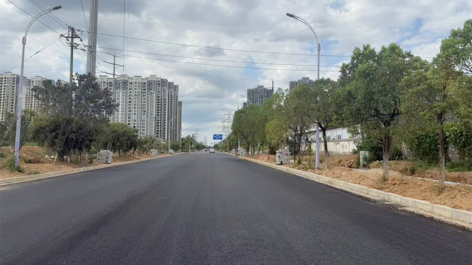 曰修路改造工程進度過半，預計10月底全線通車