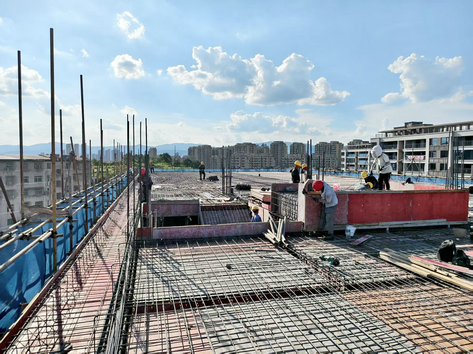 豫章師范學院附屬山丹路學校1#綜合樓封頂！